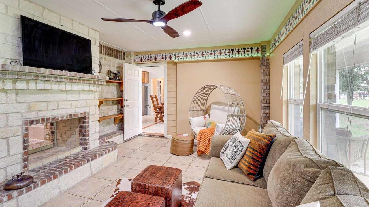 Photo of Bedroom in Crowley
