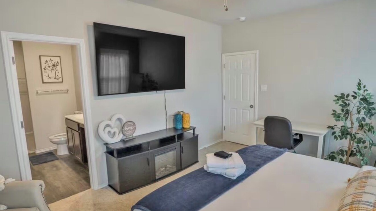 Photo of Bedroom in Elmendorf