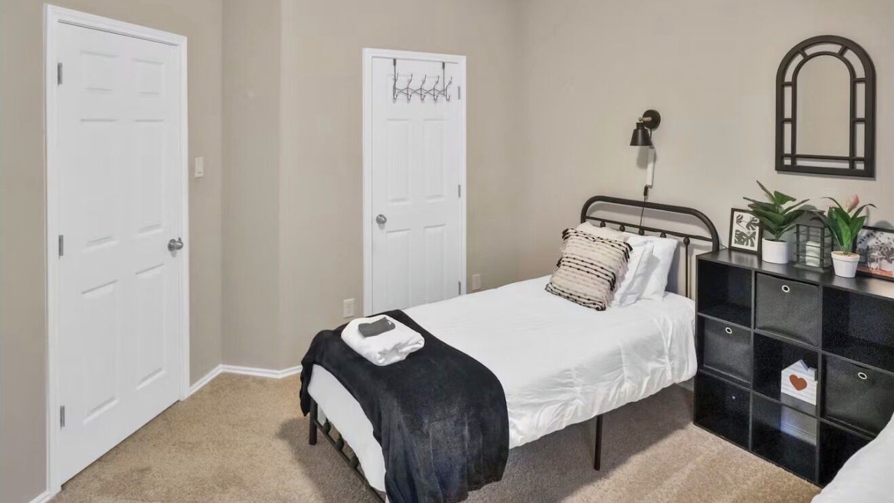 Photo of Bedroom in Elmendorf