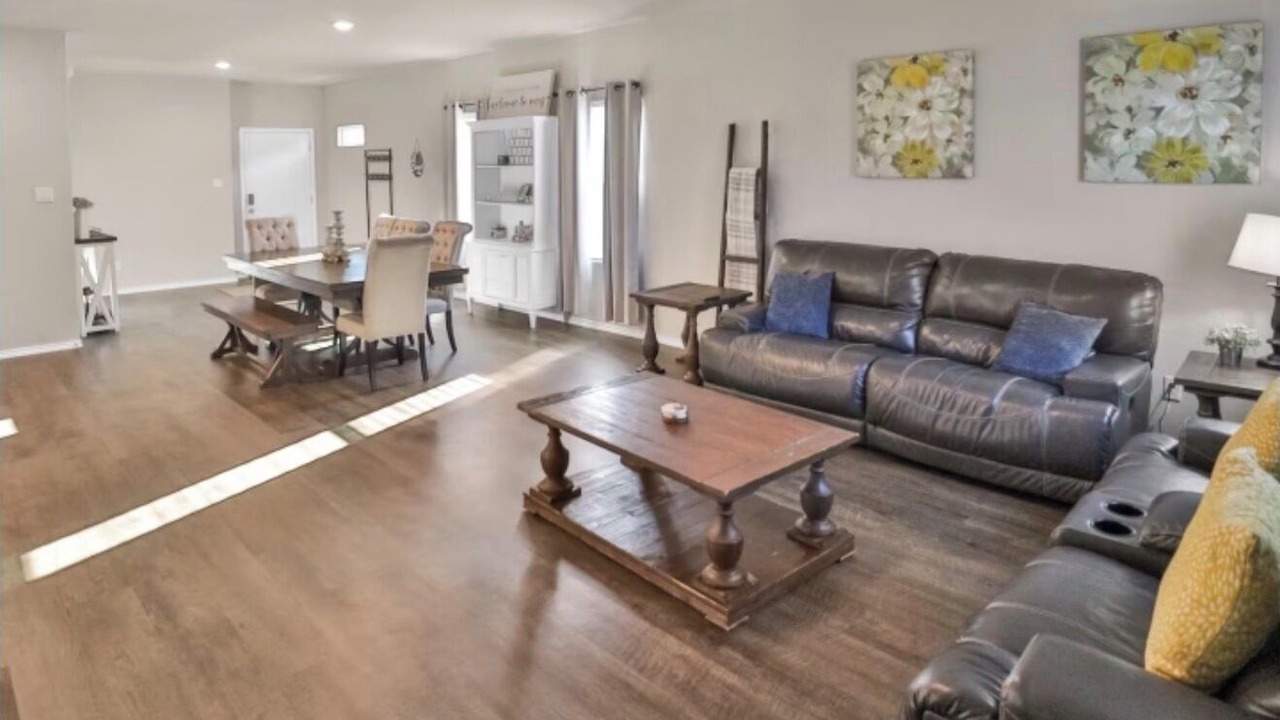 Photo of Livingroom in Elmendorf