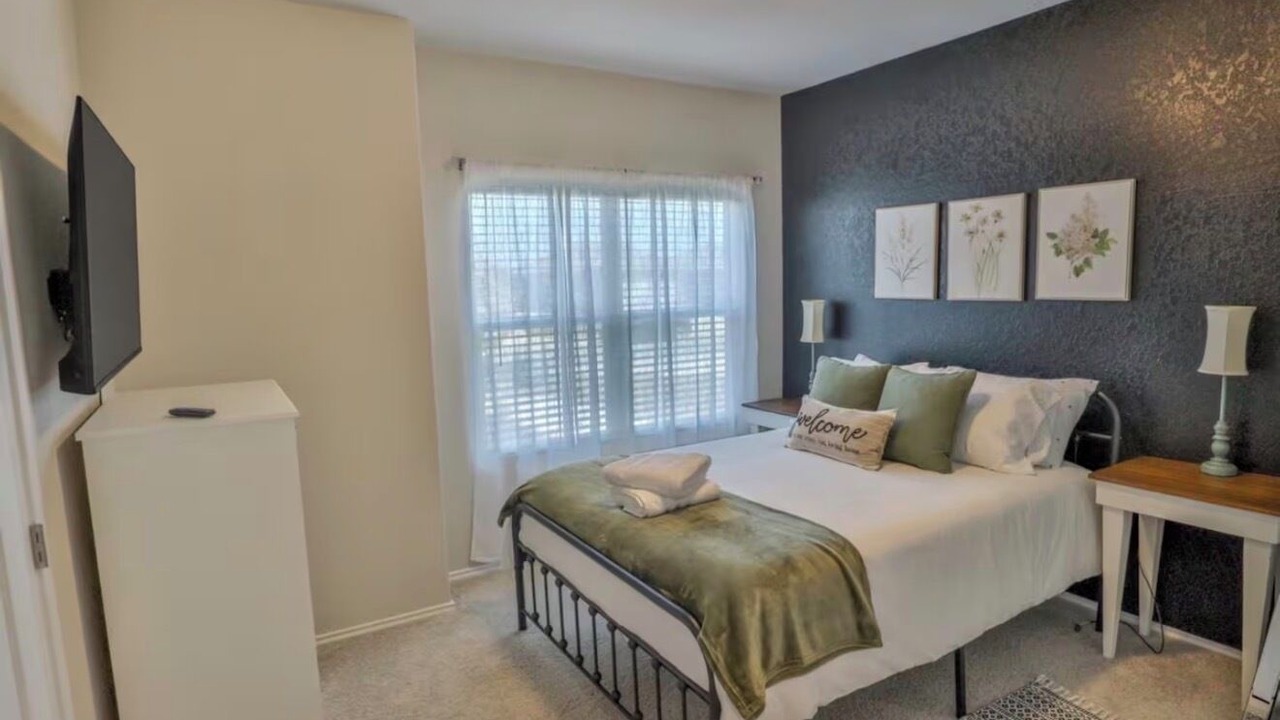 Photo of Bedroom in Elmendorf