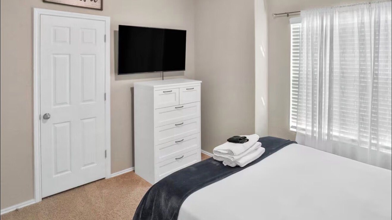 Photo of Bedroom in Elmendorf