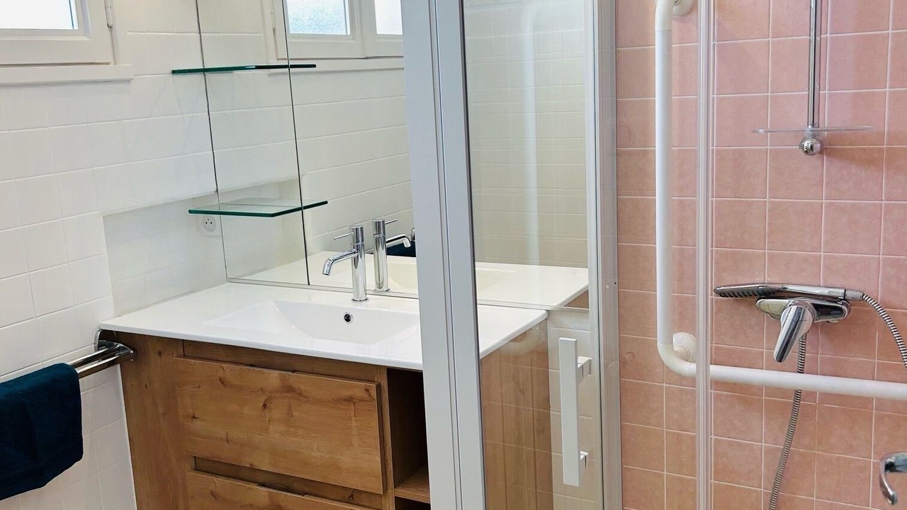 Photo of Bathroom in Adast