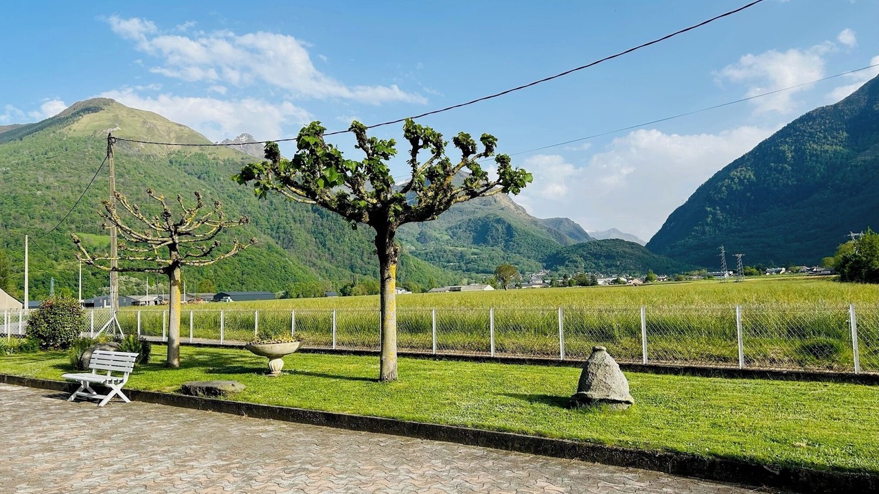 Photo of Outdoor in Adast