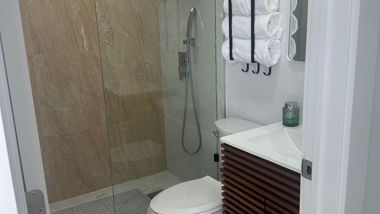 Photo of Bathroom in Garden Isles