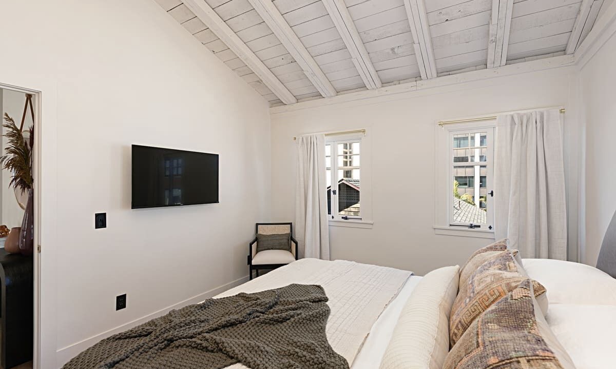 Photo of Bedroom in Village of La Jolla