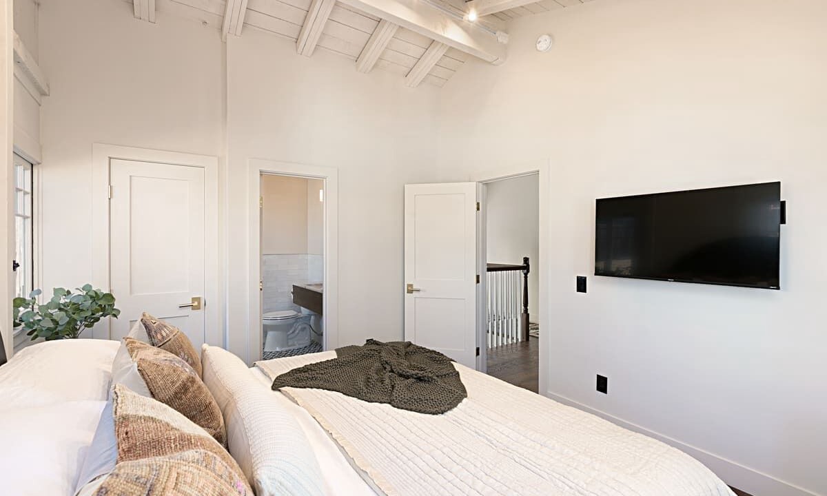 Photo of Bedroom in Village of La Jolla