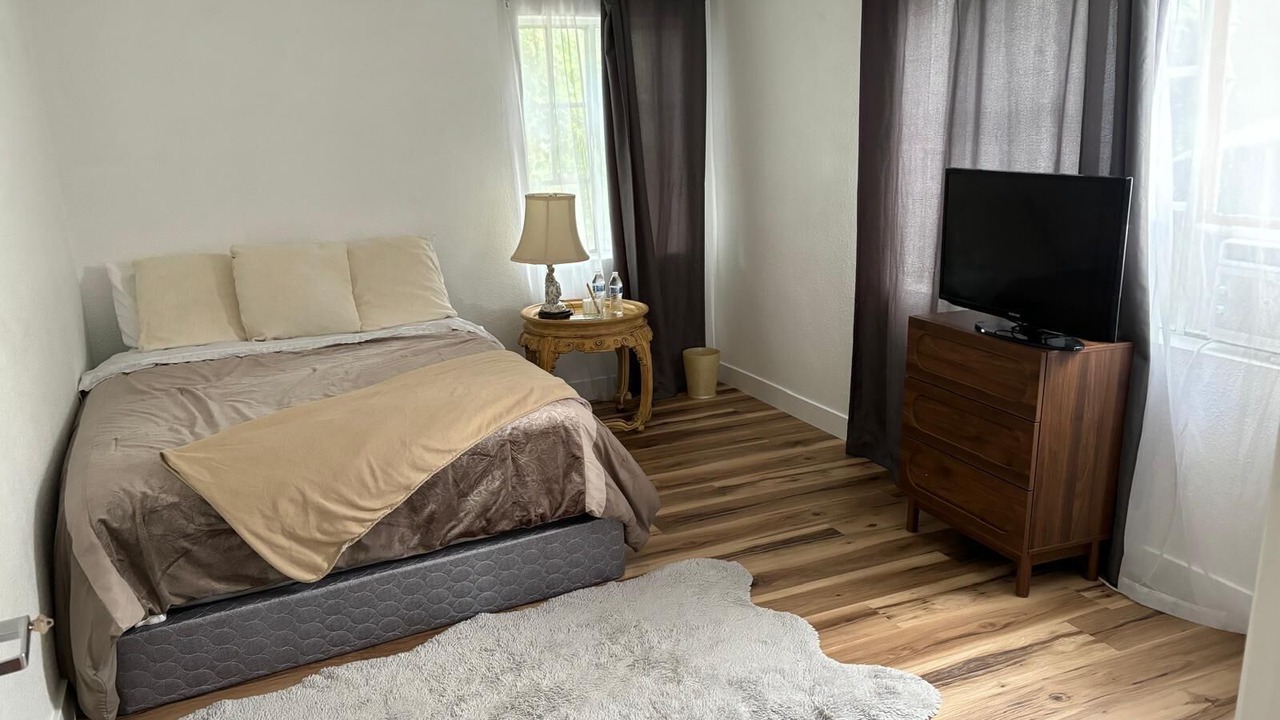 Photo of Bedroom in Inglewood