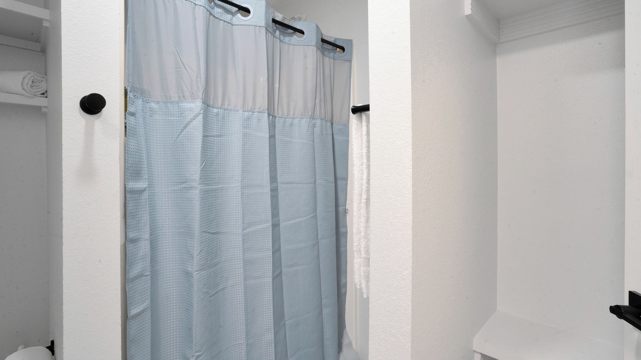 Photo of Bathroom in Aztec