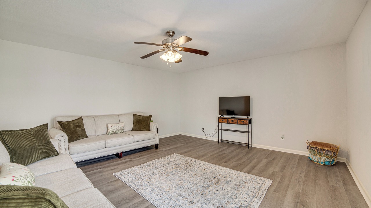 Photo of Livingroom in Northeast Carrollton