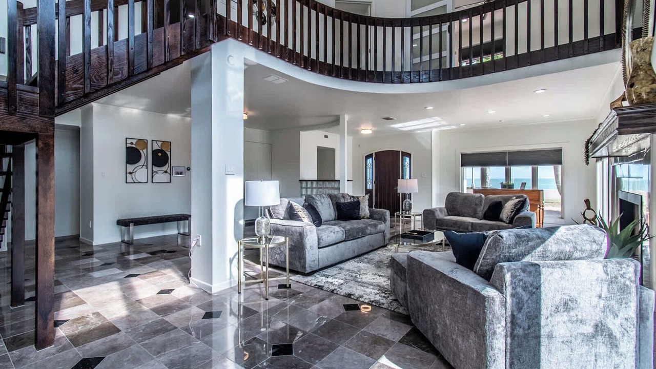 Photo of Livingroom in Bay Area
