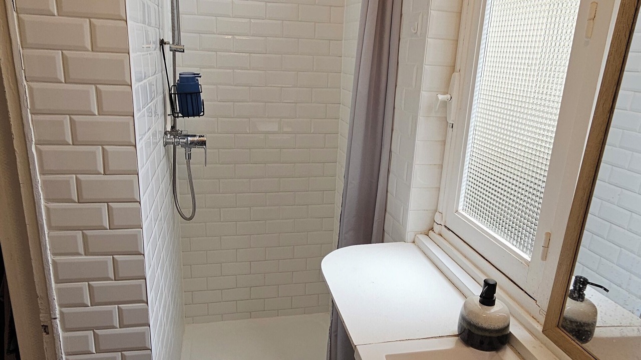 Photo of Bathroom in Anatole France Danton