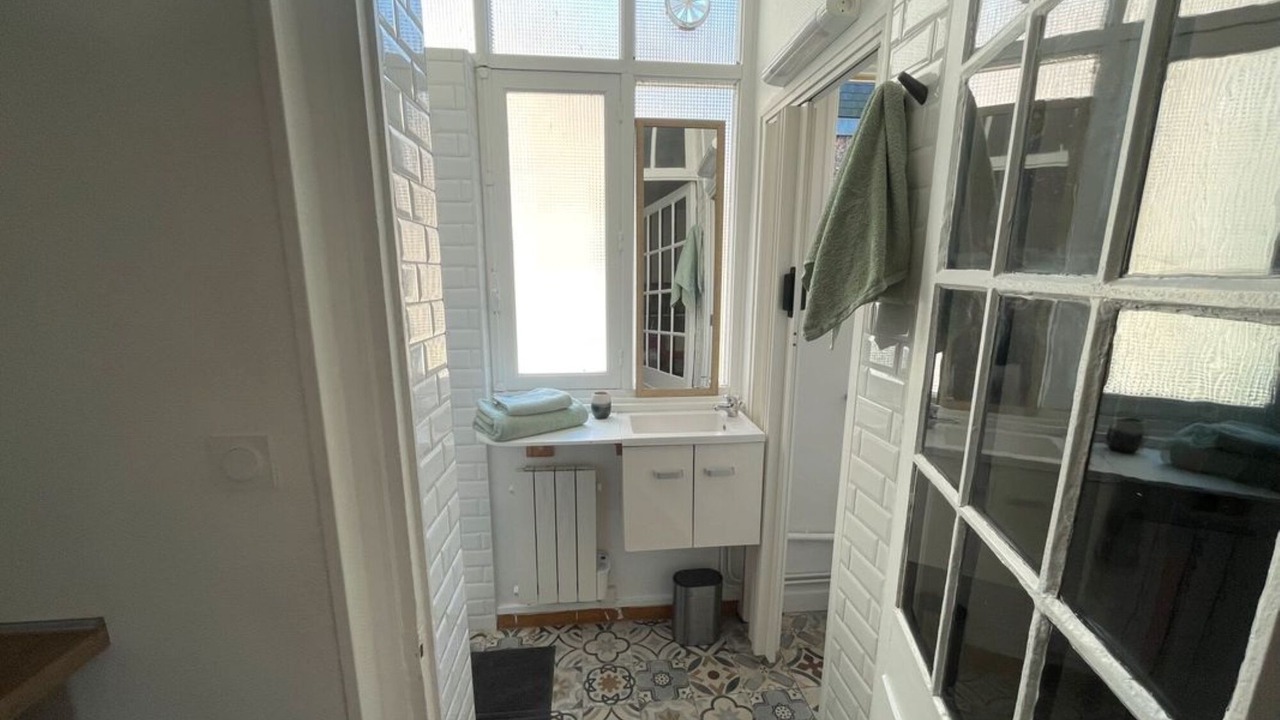 Photo of Bathroom in Anatole France Danton