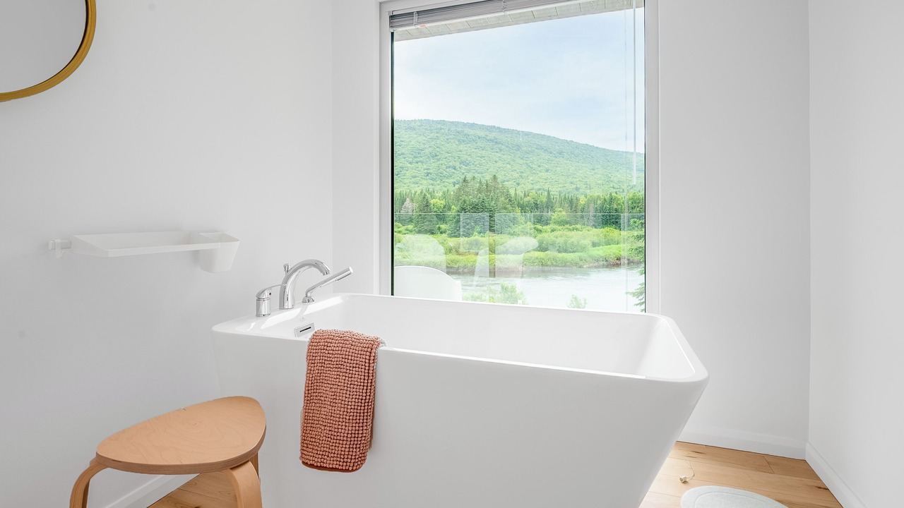 Photo of Bathroom in Stoneham-et-Tewkesbury