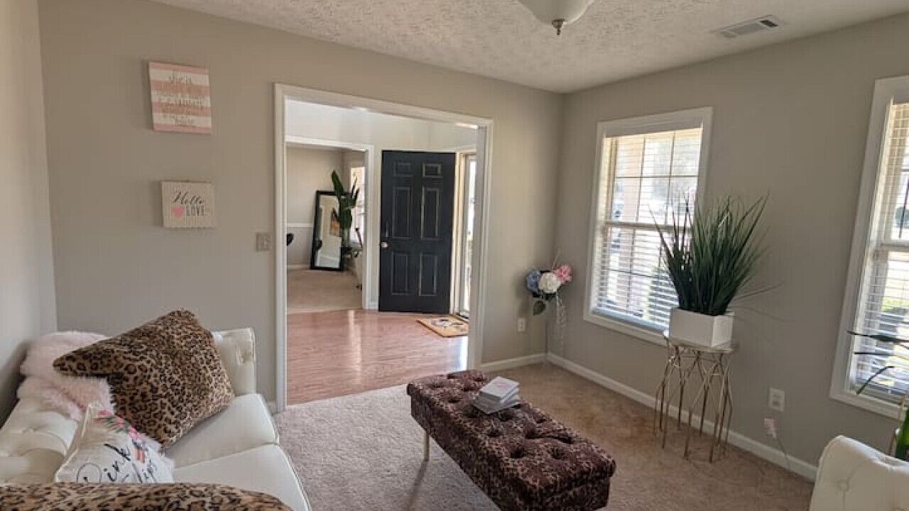 Photo of Livingroom in Oak Hill