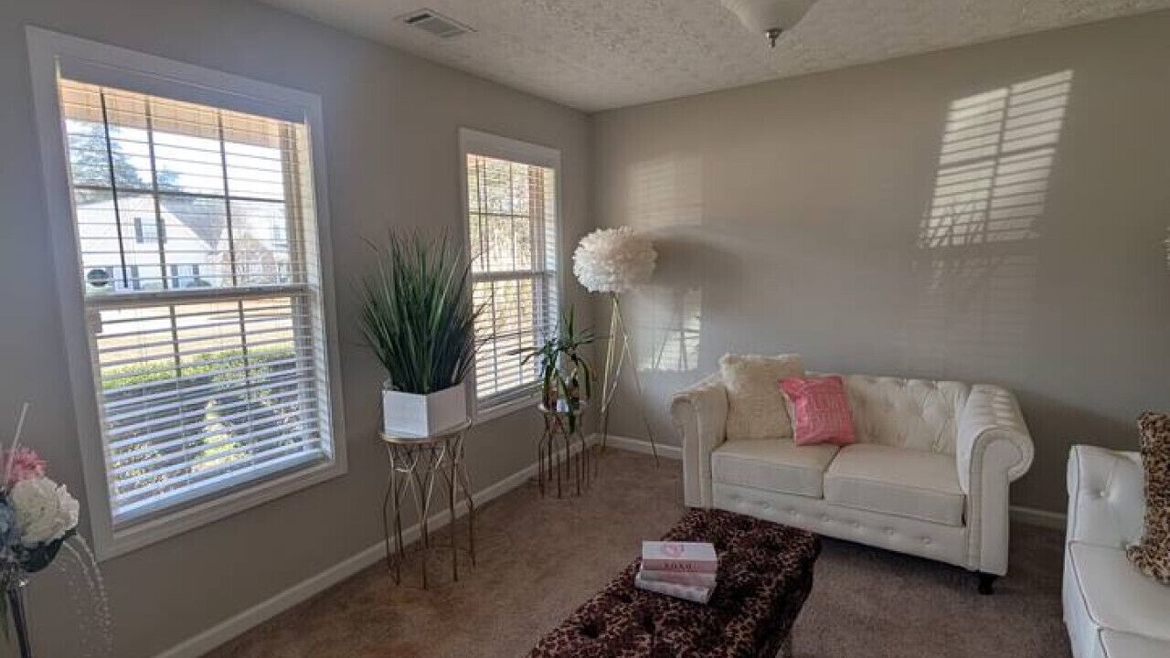 Photo of Livingroom in Oak Hill
