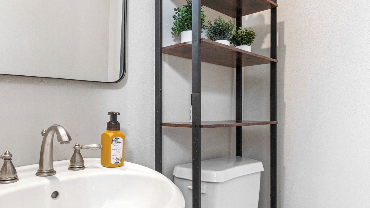 Photo of Bathroom in Lazybrook/Timbergrove