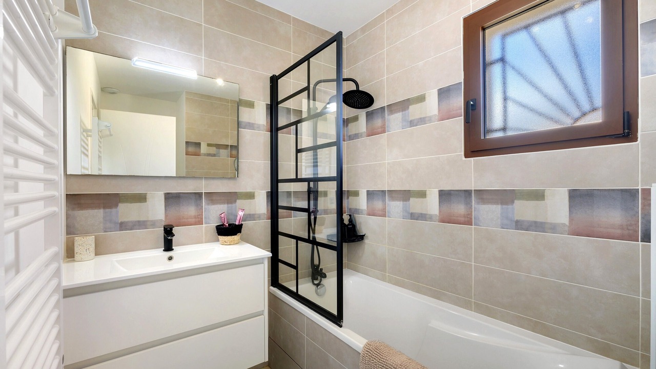 Photo of Bathroom in Le Somail