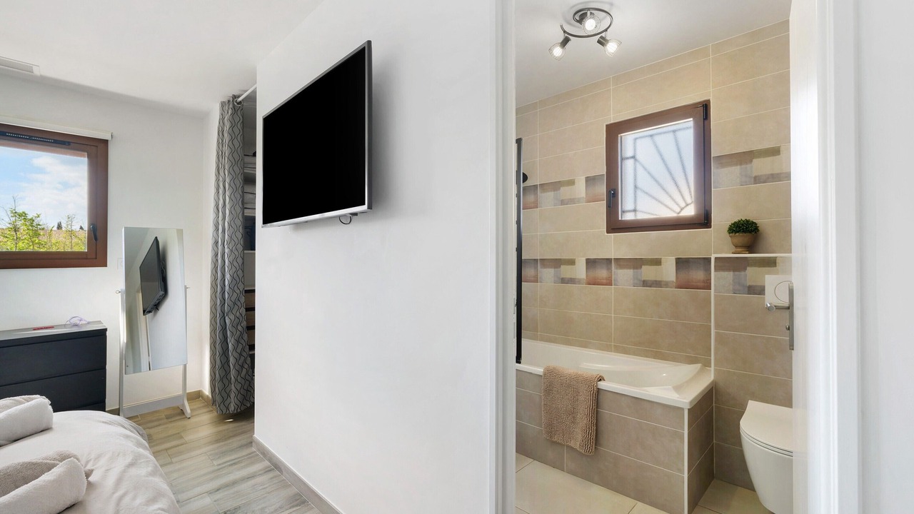 Photo of Bedroom in Le Somail