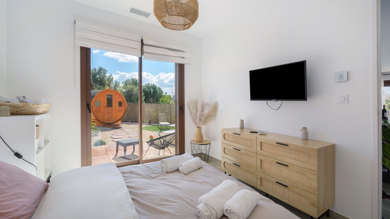 Photo of Bedroom in Le Somail