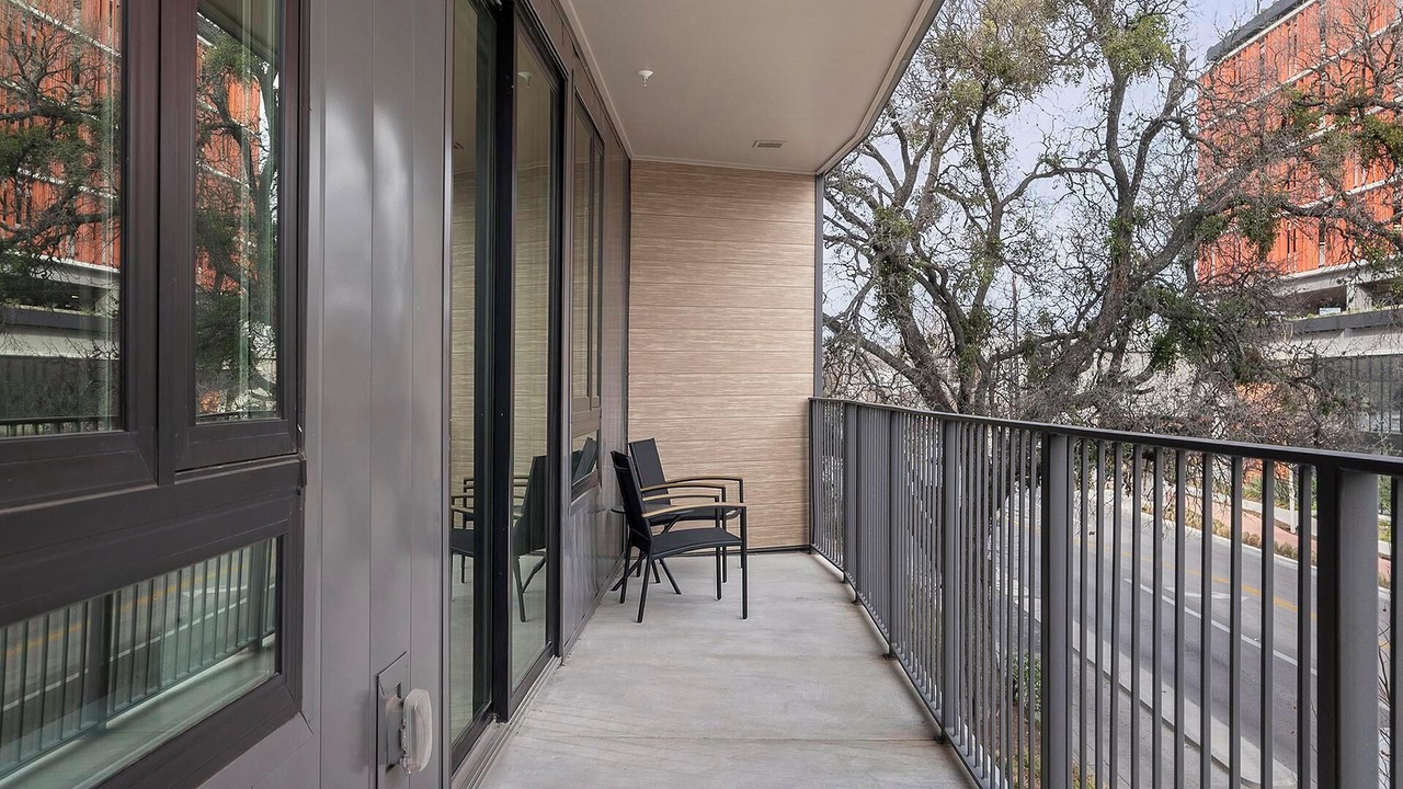 Photo of Patio Balcony in MLK
