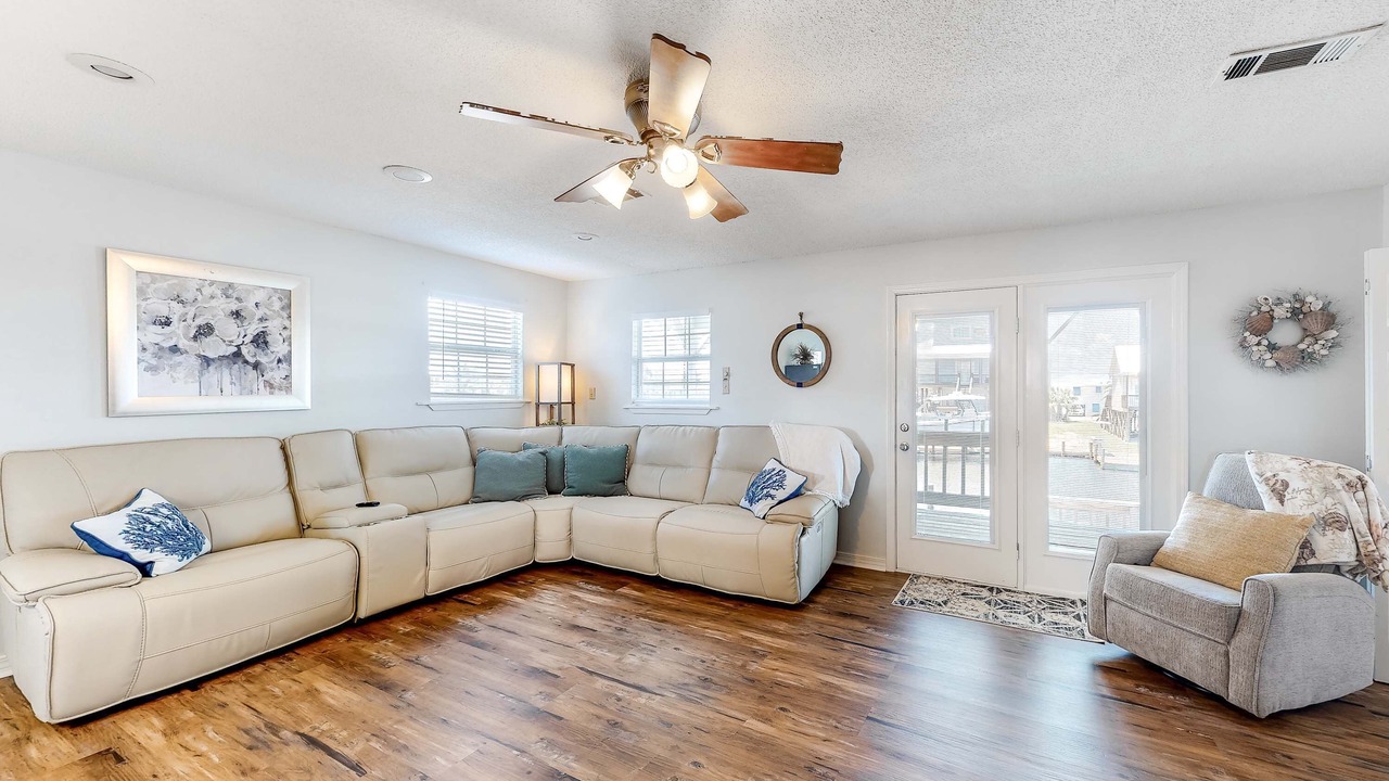 Photo of Livingroom in Royal Lagoons
