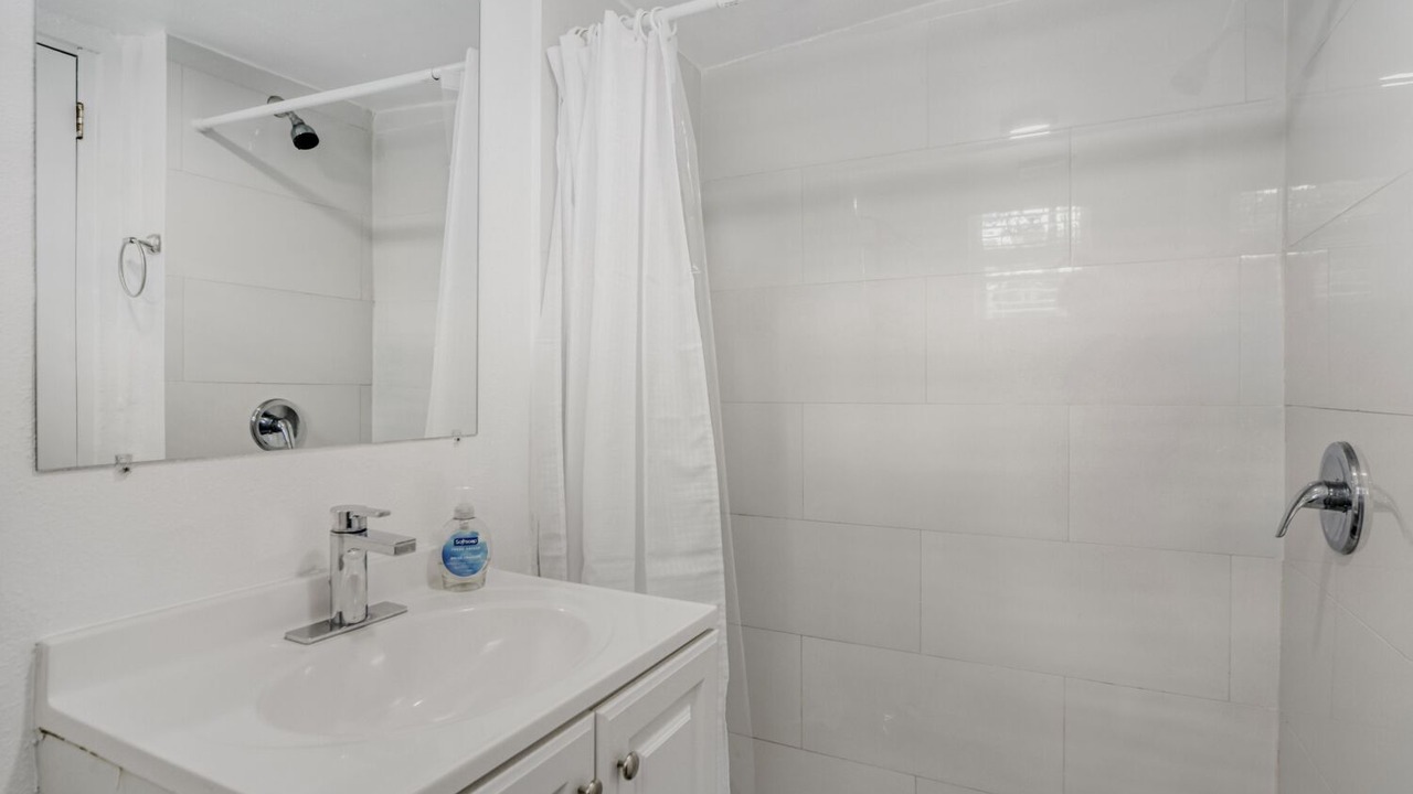 Photo of Bathroom in Tropic