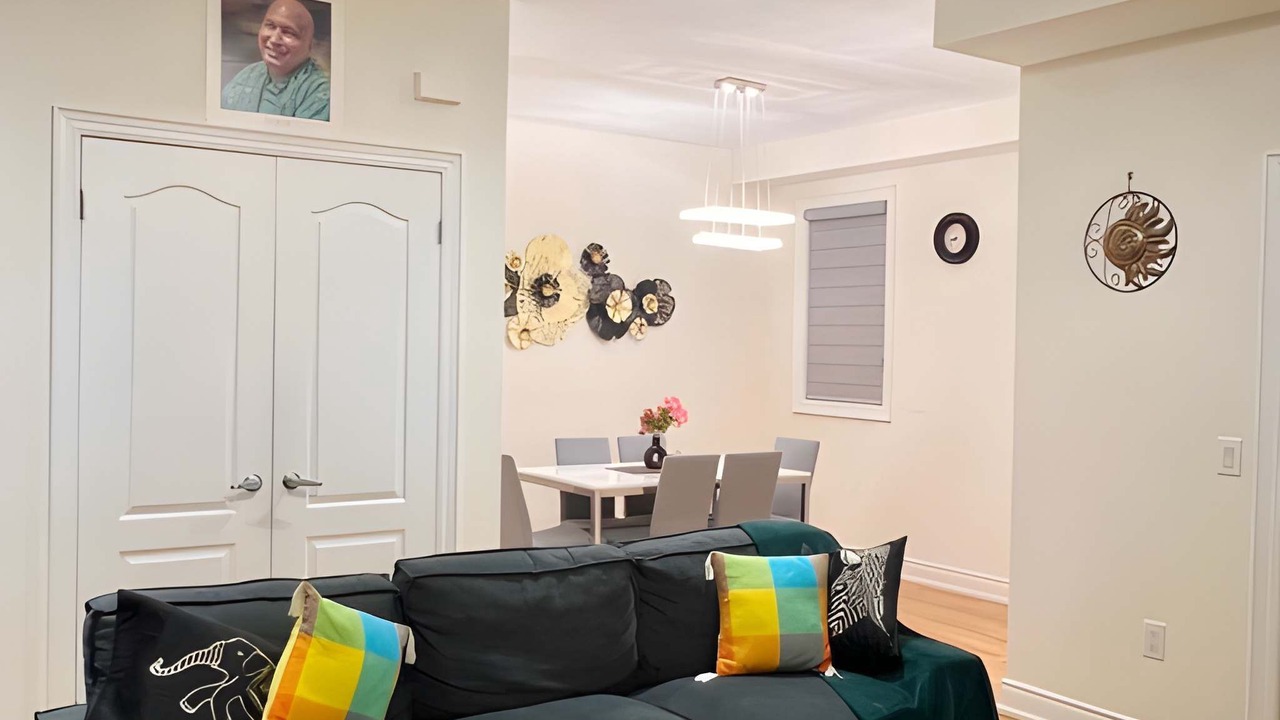 Photo of Livingroom in Ajax