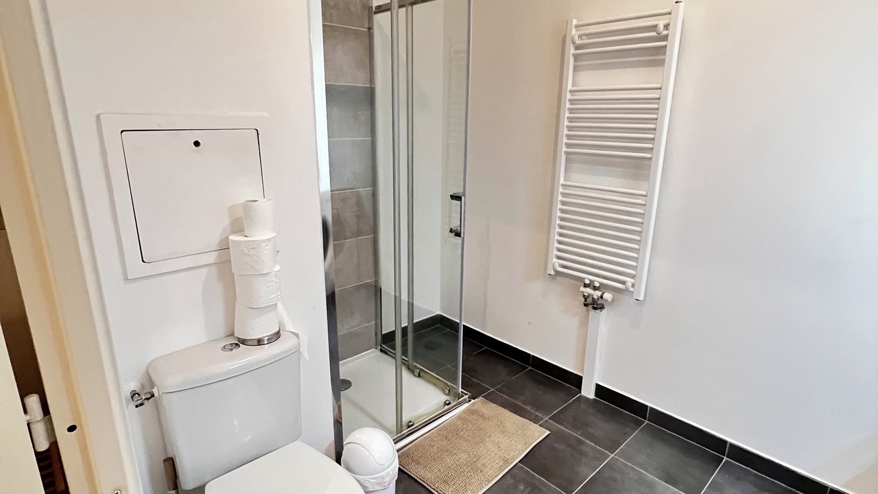 Photo of Bathroom in Plateau — Pyramide