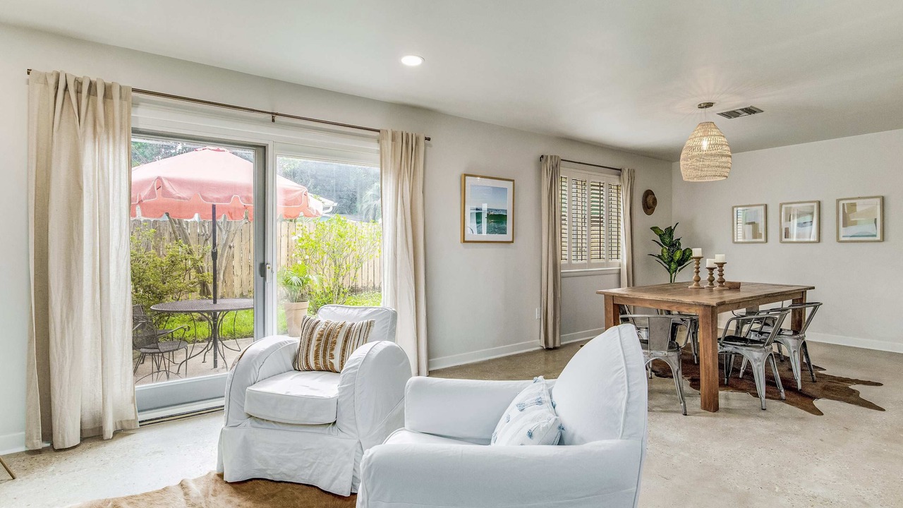 Photo of Livingroom in Pensacola