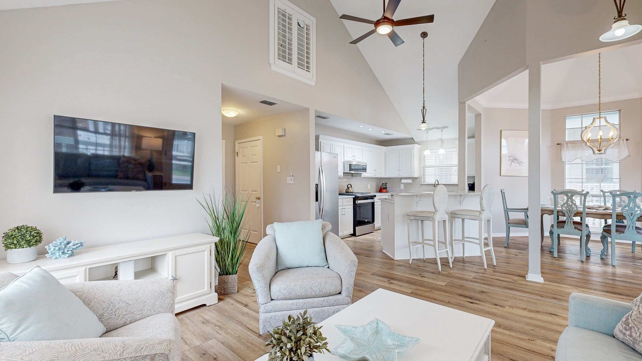 Photo of Livingroom in Clipper Cove