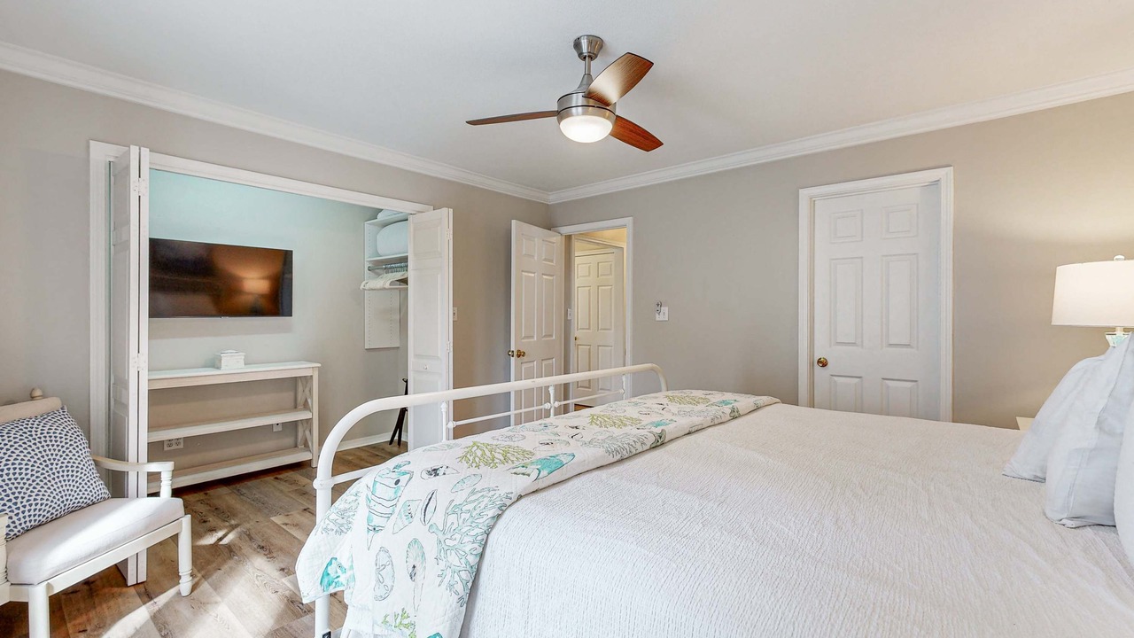 Photo of Bedroom in Clipper Cove