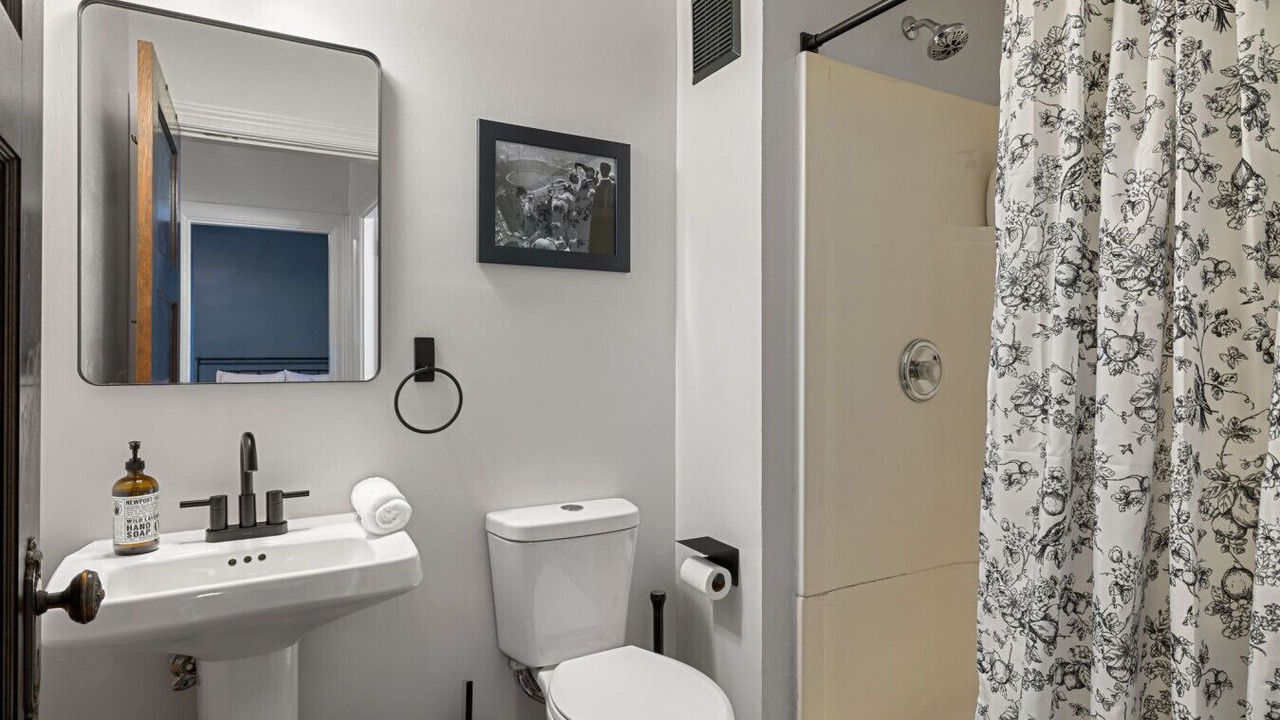 Photo of Bathroom in South Side Flats