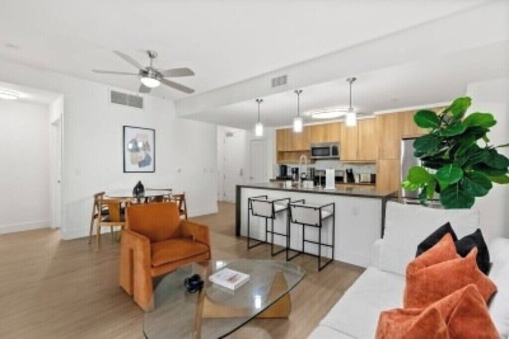 Photo of Livingroom in Downtown