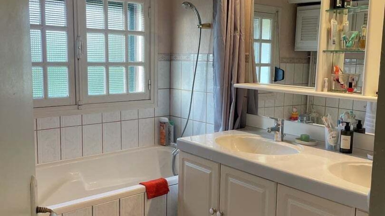 Photo of Bathroom in Canouville