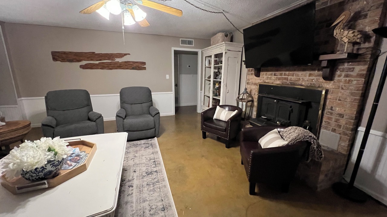 Photo of Livingroom in Homer
