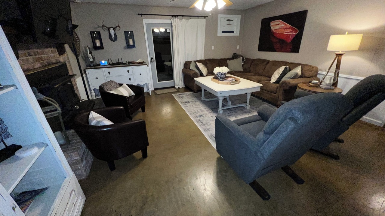 Photo of Livingroom in Homer