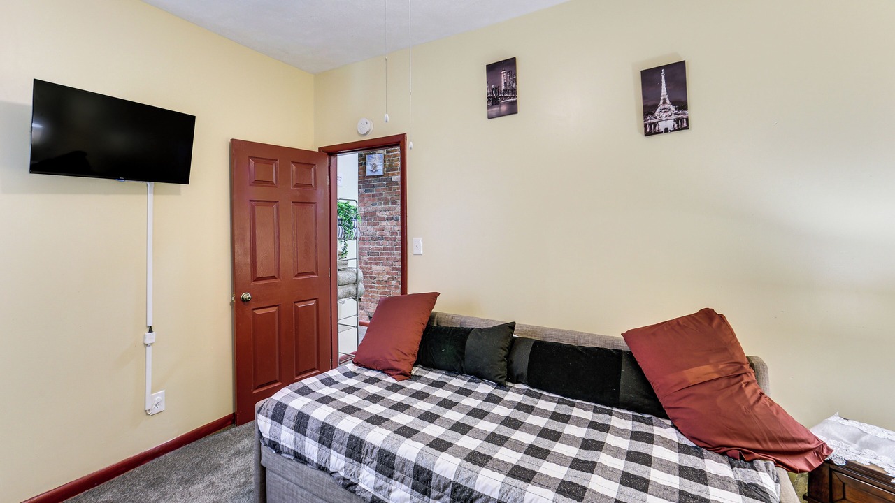 Photo of Bedroom in South Oakland