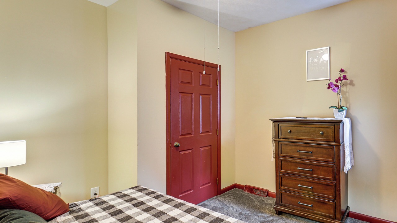 Photo of Bedroom in South Oakland