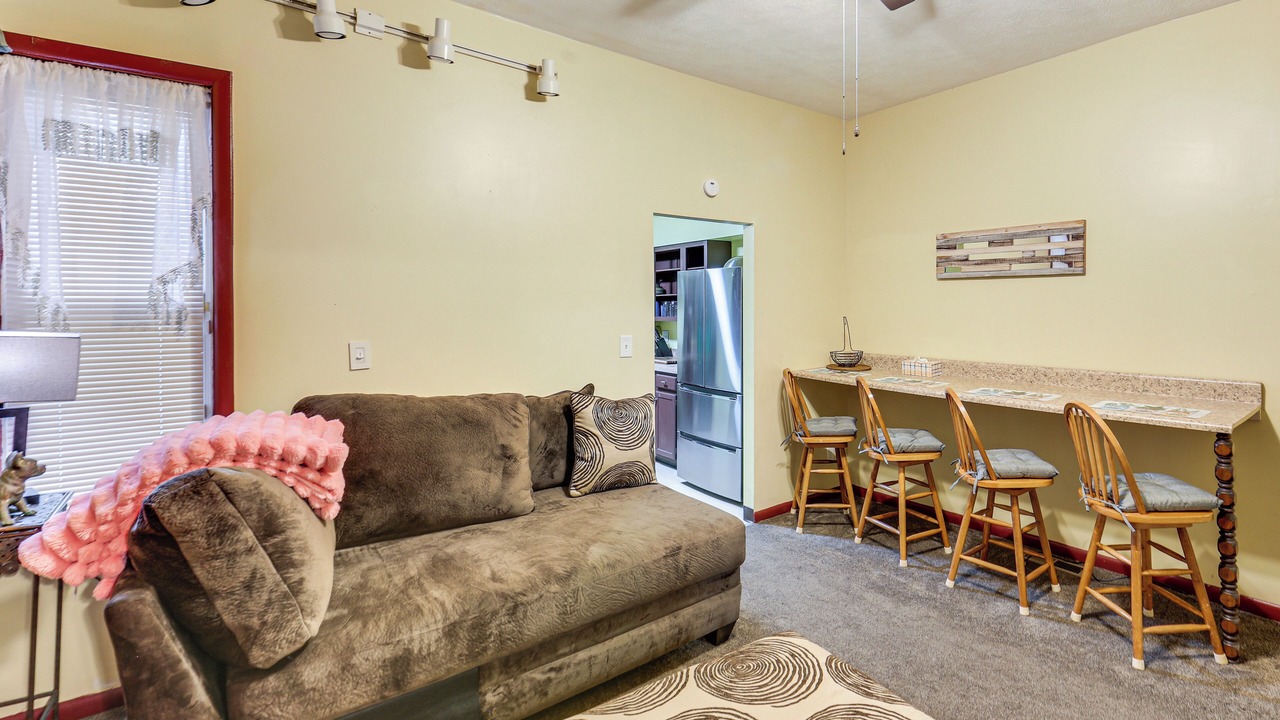 Photo of Livingroom in South Oakland