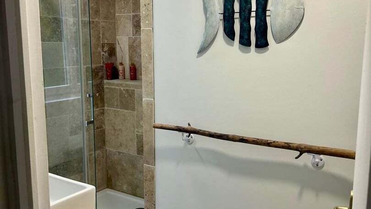 Photo of Bathroom in Saint-Martin-aux-Buneaux
