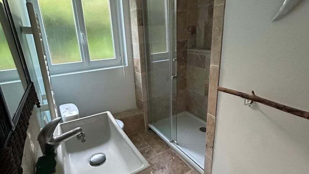 Photo of Bathroom in Saint-Martin-aux-Buneaux