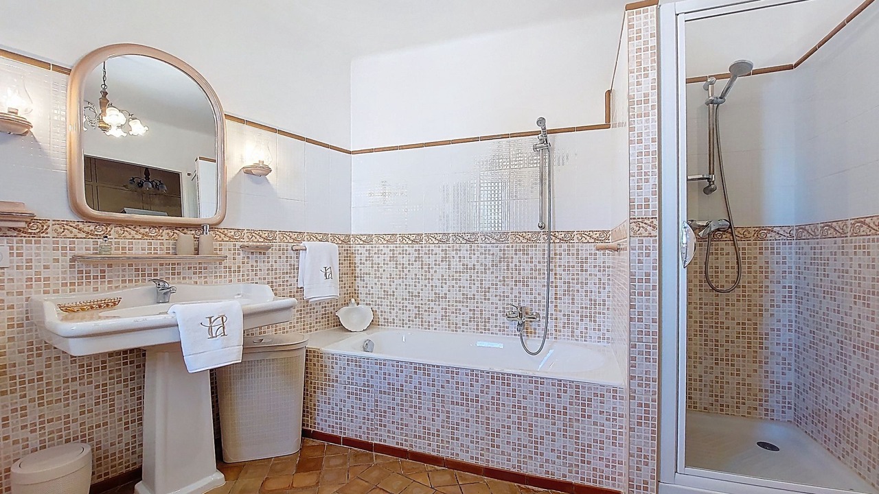 Photo of Bathroom in Banon