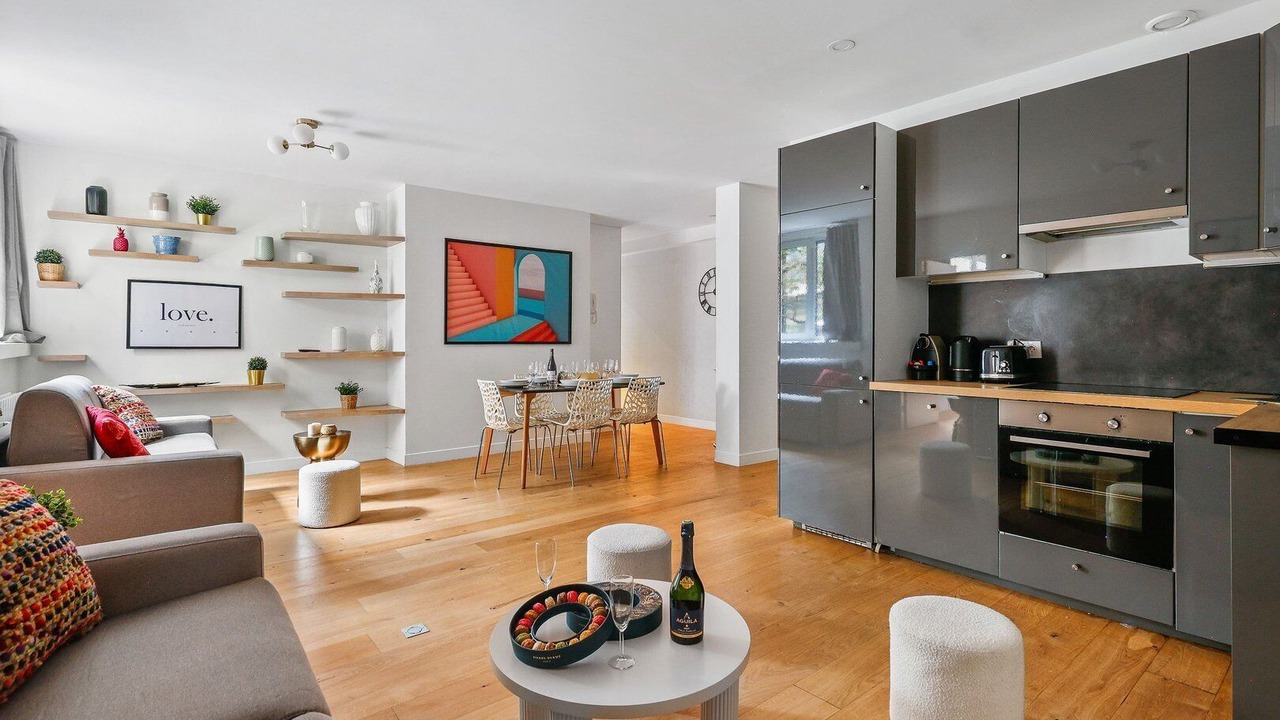 Photo of Livingroom in 8th Arrondissement
