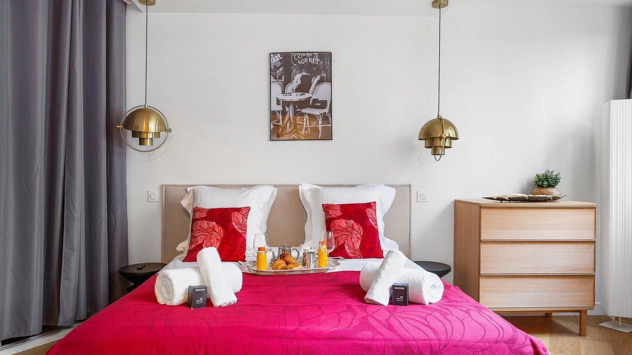 Photo of Bedroom in 8th Arrondissement