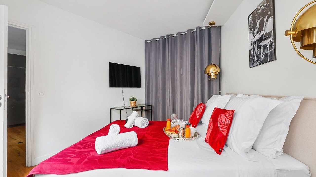 Photo of Bedroom in 8th Arrondissement