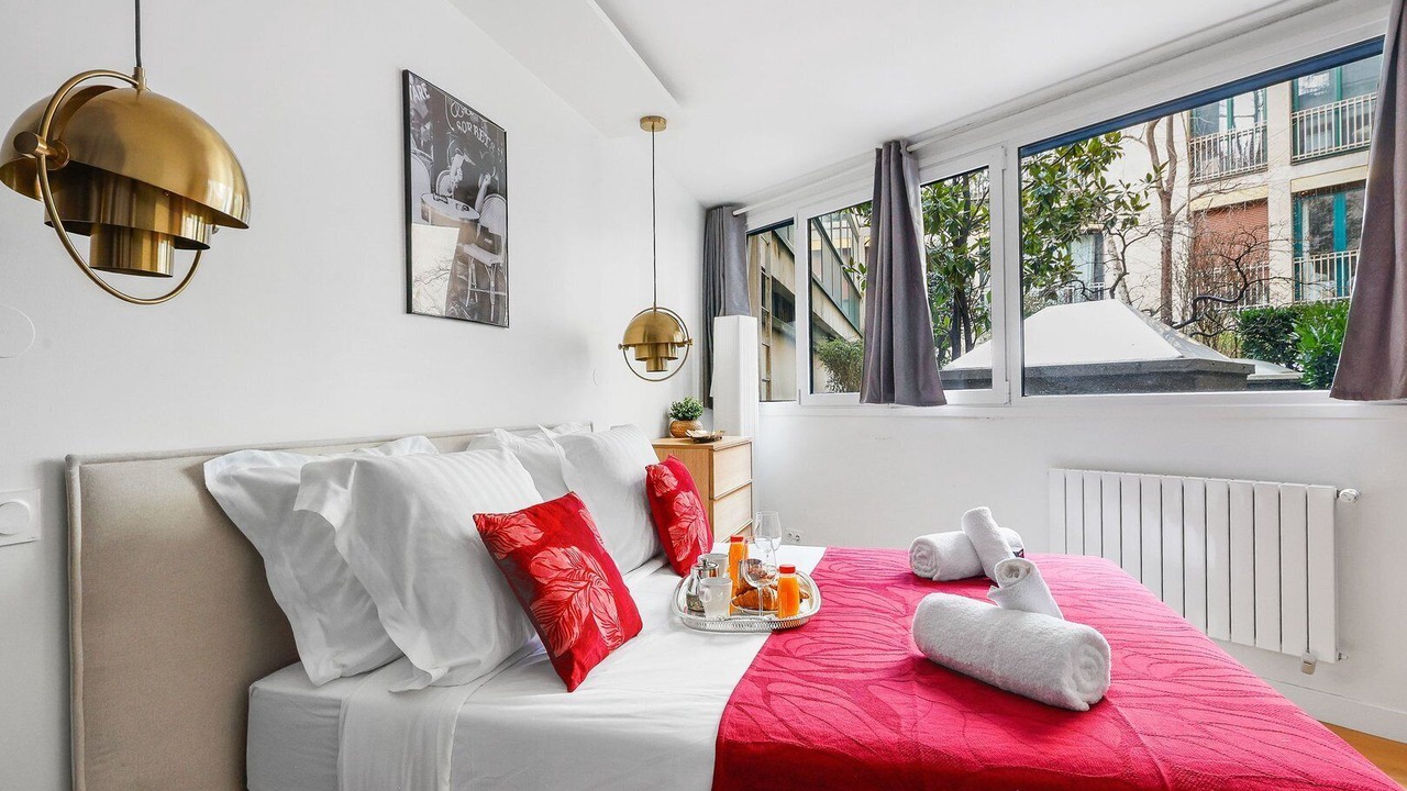 Photo of Bedroom in 8th Arrondissement