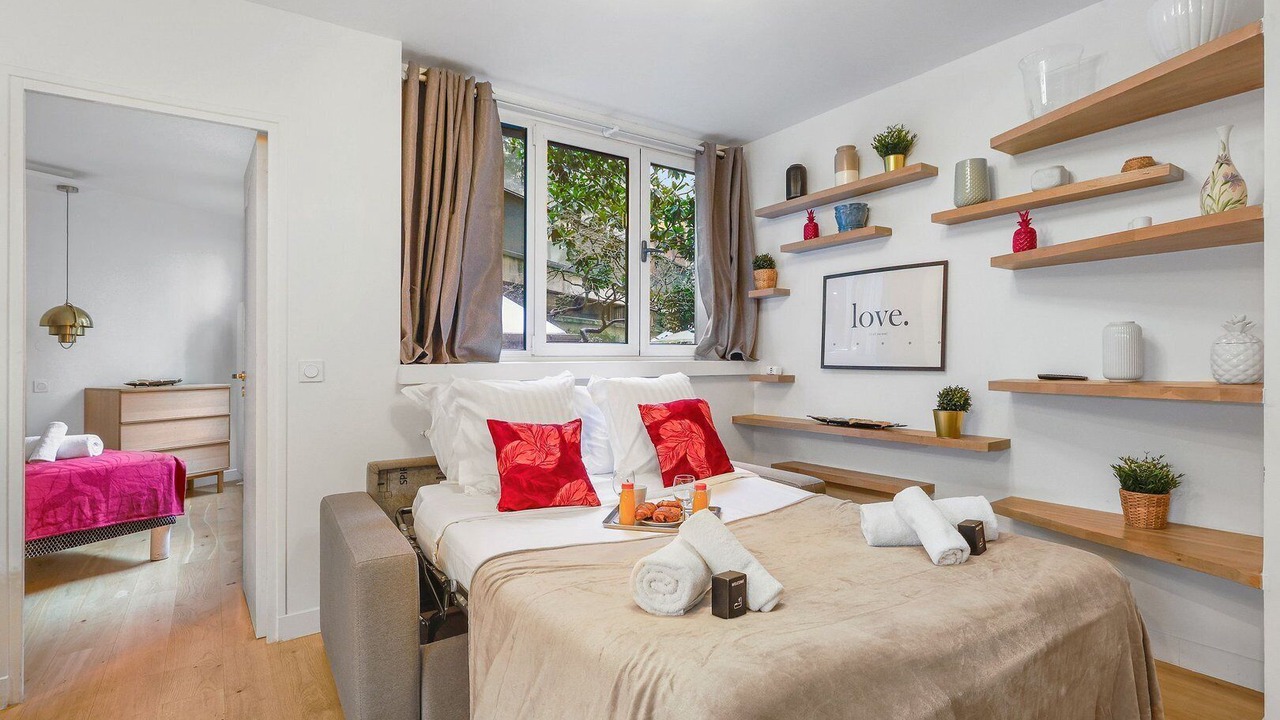 Photo of Bedroom in 8th Arrondissement