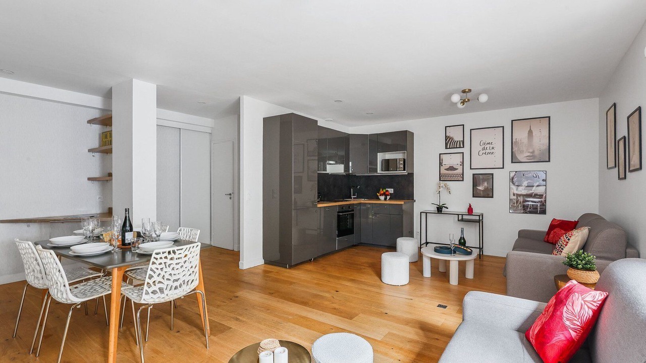 Photo of Livingroom in 8th Arrondissement