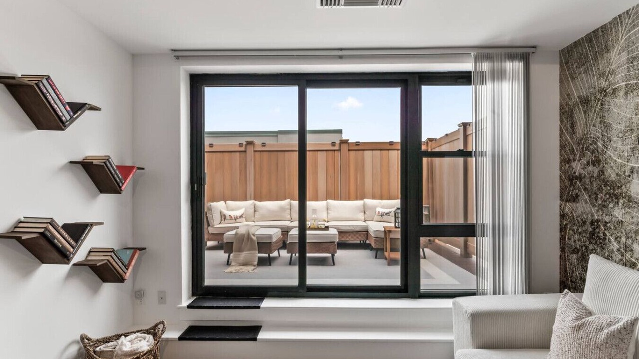 Photo of Livingroom in Downtown